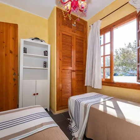 Apartamento Playas De Fornells Con Piscina Comunitaria Y Vistas Al Mar * إيز ميركاذال